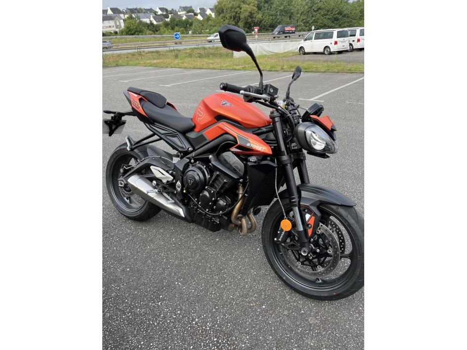 TRIUMPH STREET TRIPLE 765 R A2